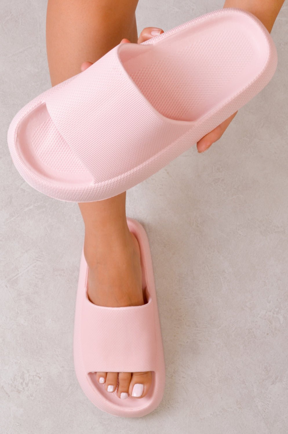 JOANNA TEXTURED RUBBER SLIDERS IN BLUSH PINK - Popular trends empire