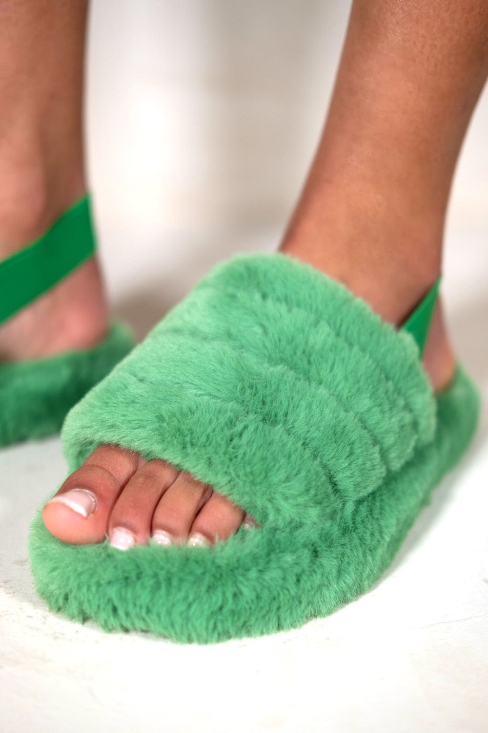SASHA FLUFFY FAUX FUR MULE SLIPPERS WITH ELASTIC STRAP IN GREEN - Popular trends empire