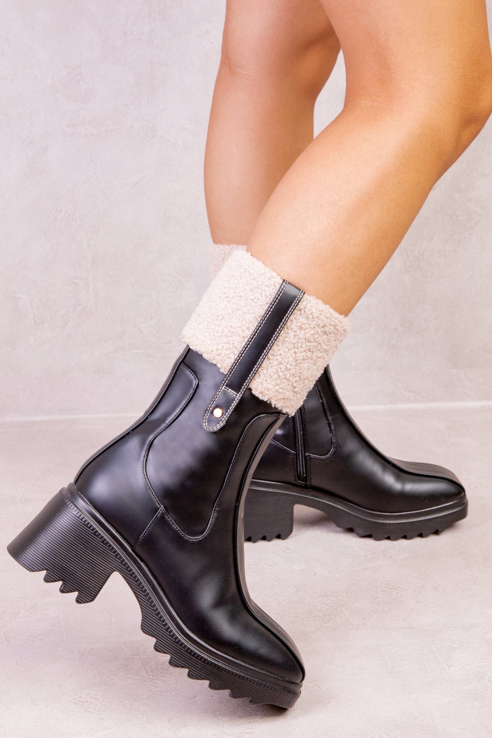 ELSIE CHUNKY BLOCK HEEL CHELSEA BOOT WITH FAUX FUR TRIM DETAIL IN BLACK - Popular trends empire