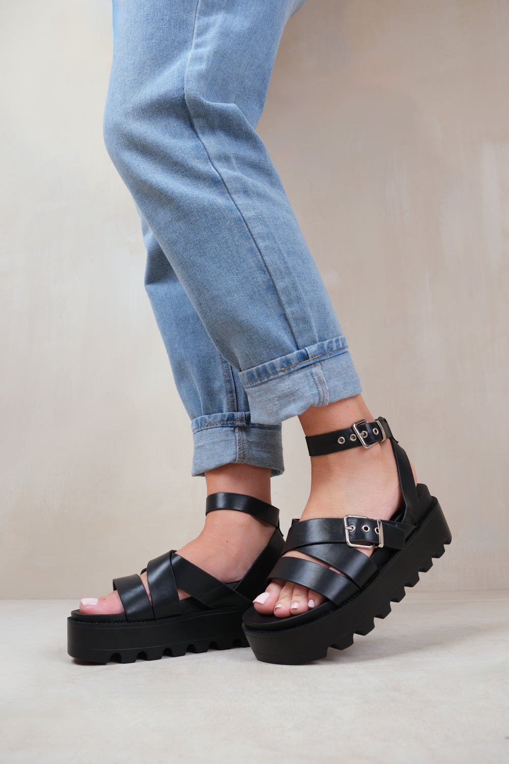 LAYLA BUCKLE STRAP PLATFORM SANDALS IN BLACK FAUX LEATHER - Popular trends empire