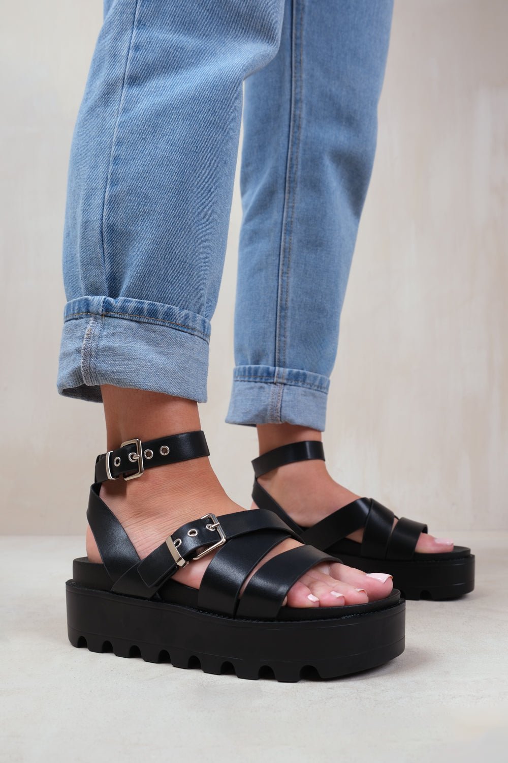 LAYLA BUCKLE STRAP PLATFORM SANDALS IN BLACK FAUX LEATHER - Popular trends empire