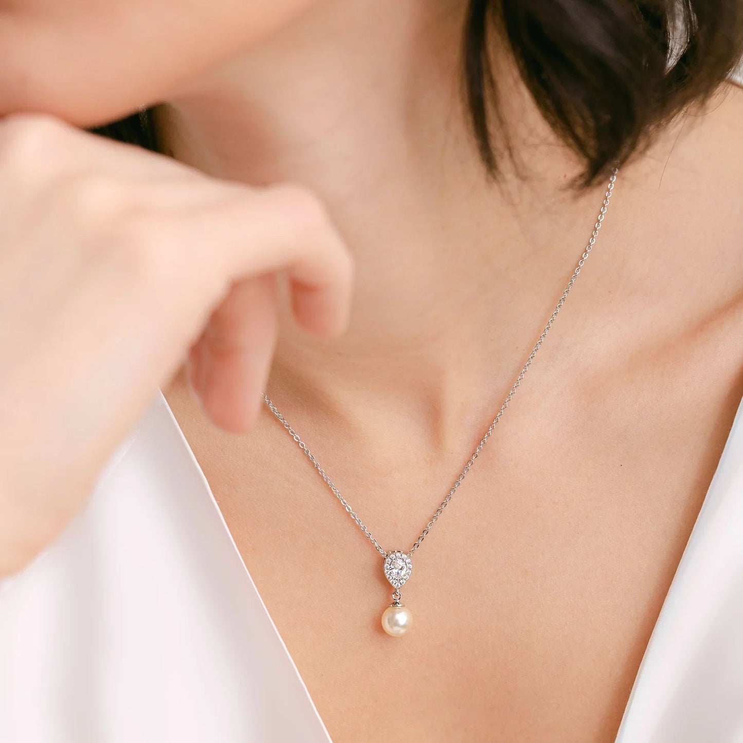 Pearl and Cubic Zirconia Teardrop Necklace - Popular trends empire