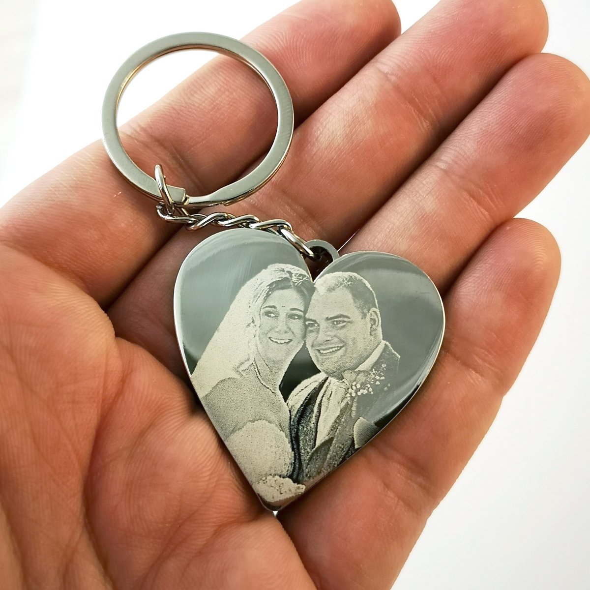 Personalised Special Date Key Ring - Engraved Stainless Steel Heart Shaped Keychain - Popular trends empire