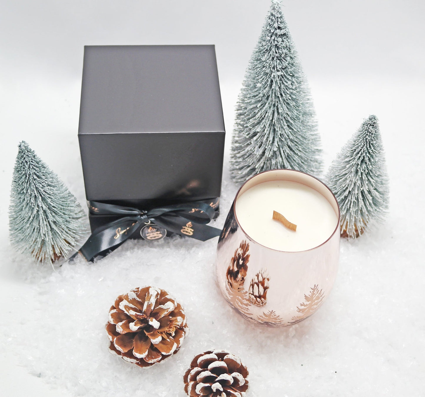 Rose Gold Christmas Candle with Wooden Wick & Gift Box - Popular trends empire