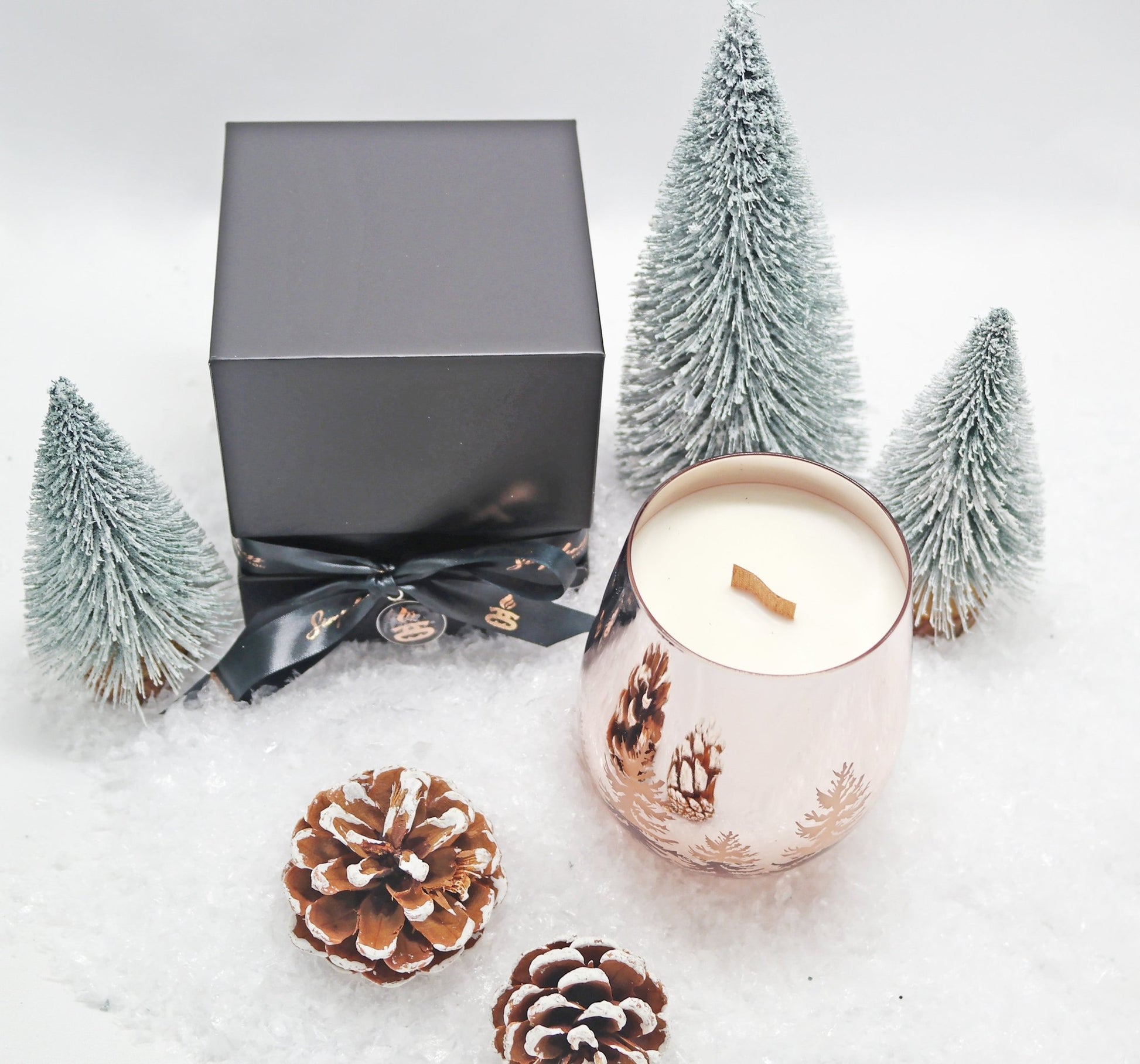 Rose Gold Christmas Candle with Wooden Wick & Gift Box - Popular trends empire