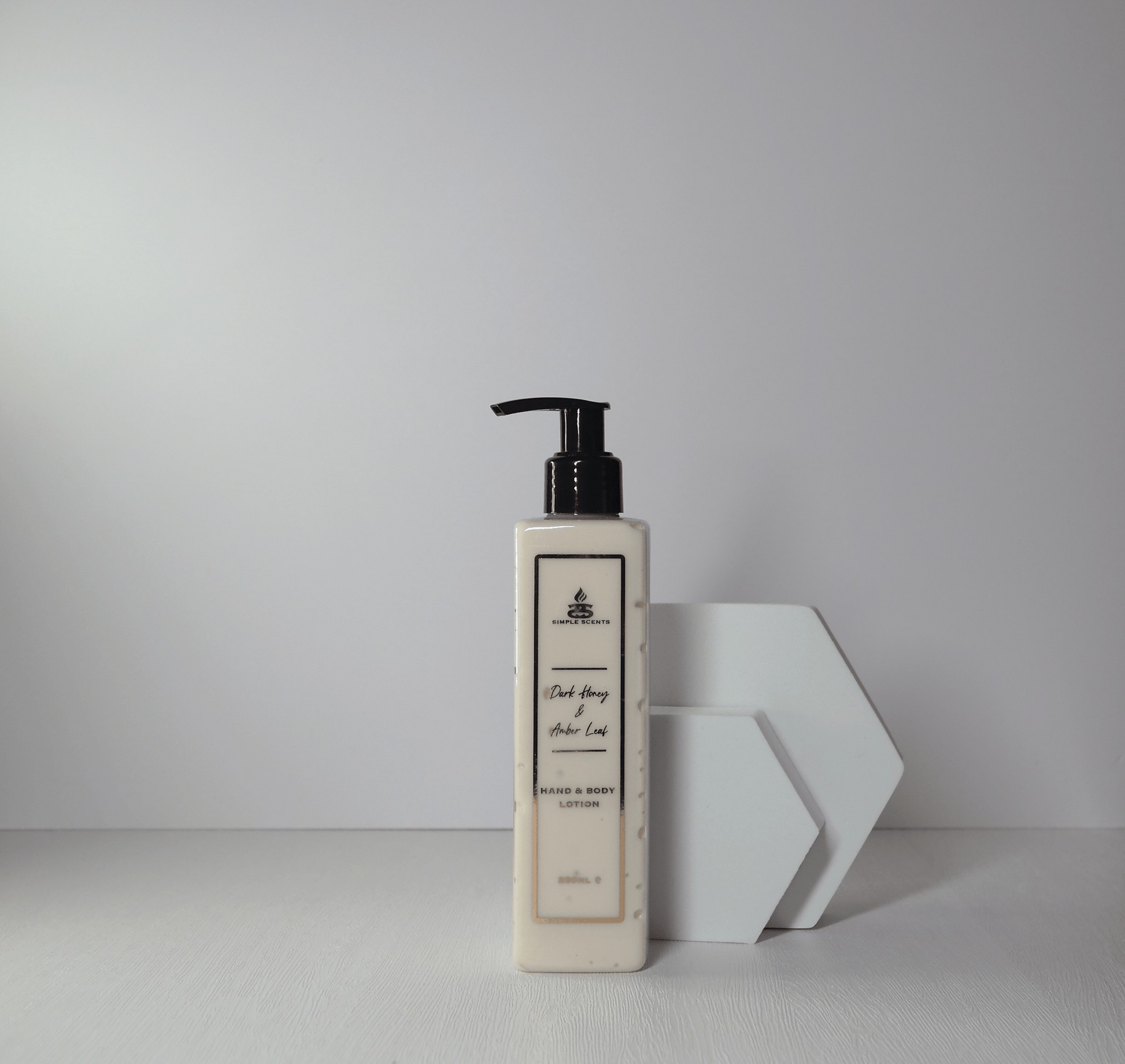 Simple Scents Dark Honey & Amber Leaf Hand & Body Lotion 250ml - Popular trends empire