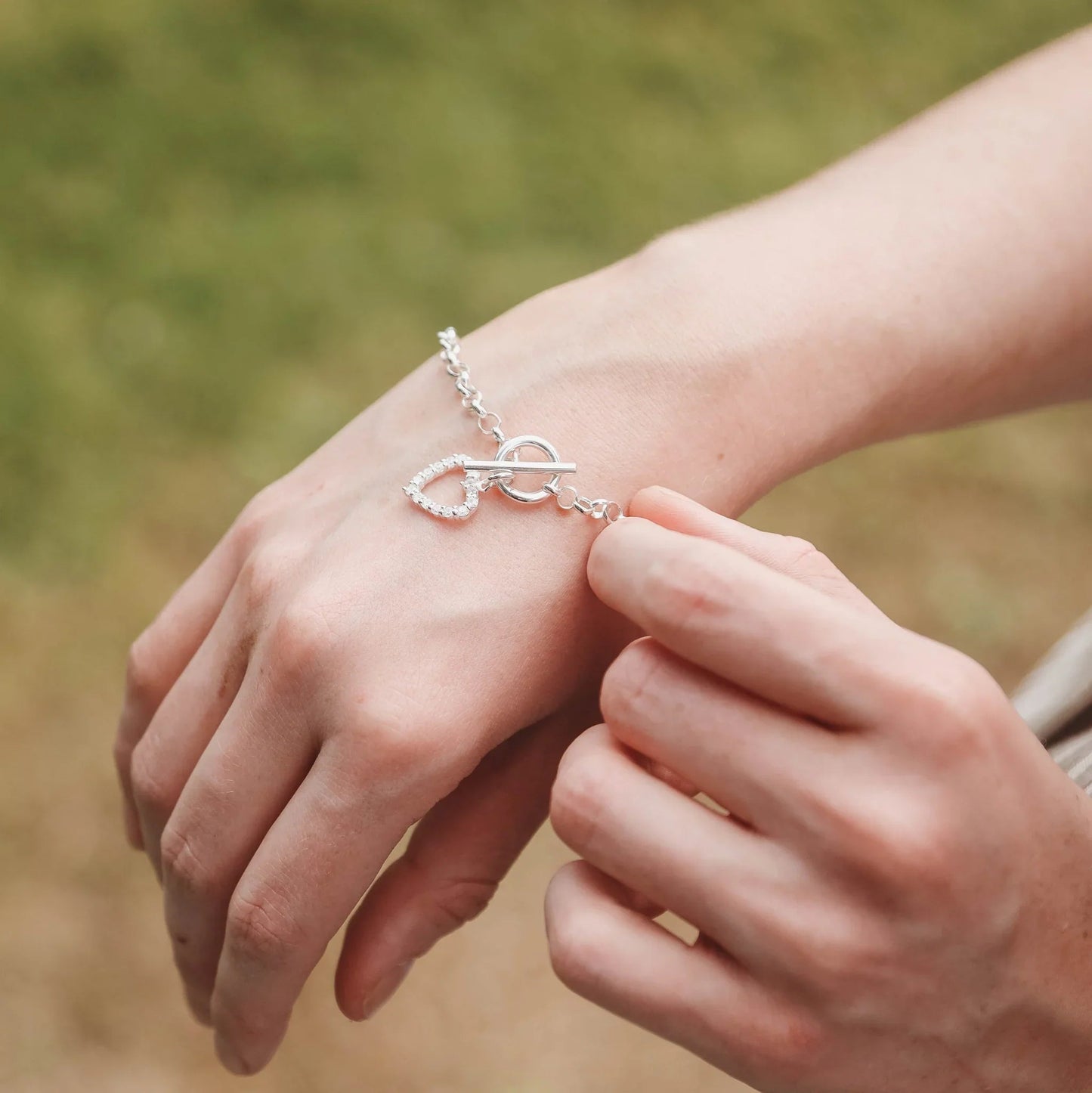 T - bar Bracelet with Cubic Zirconia Heart - Popular trends empire