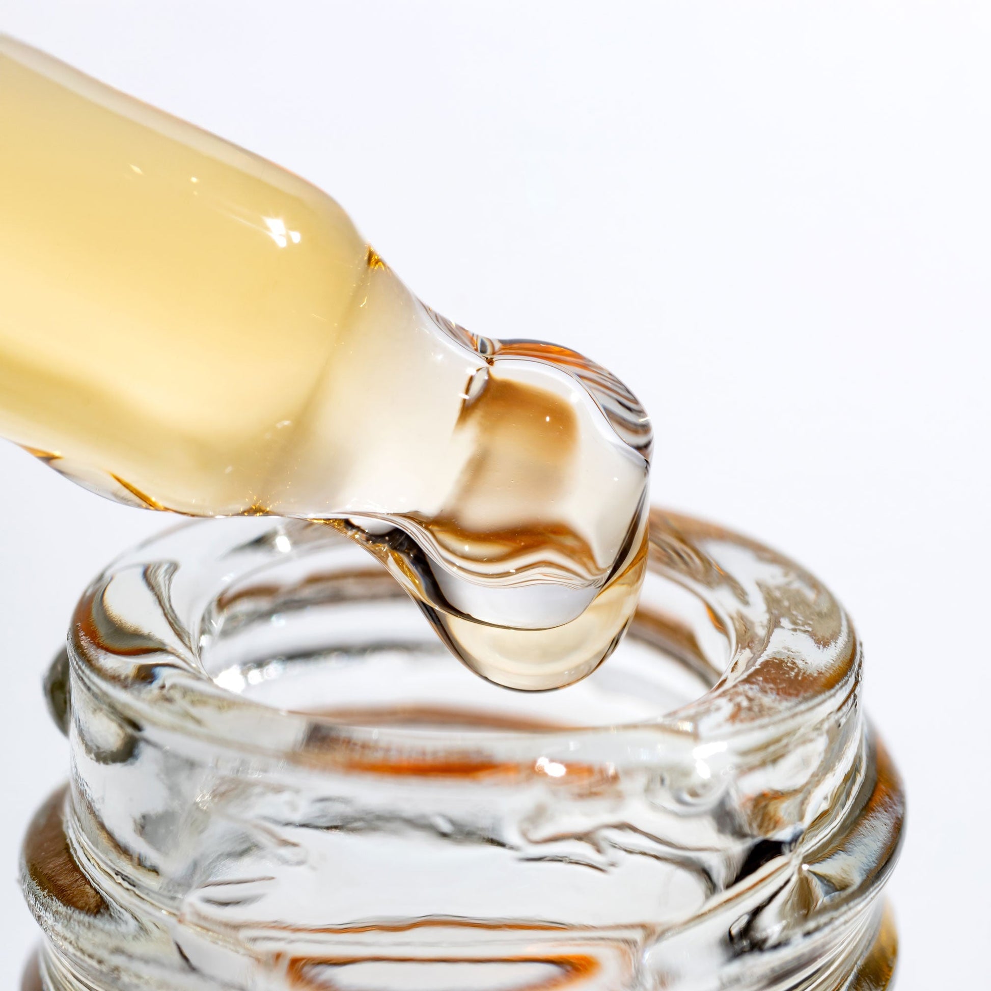 Vitamin C 5% & Hyaluronic Acid 2% Hydrating Facial Serum 30ml - Popular trends empire