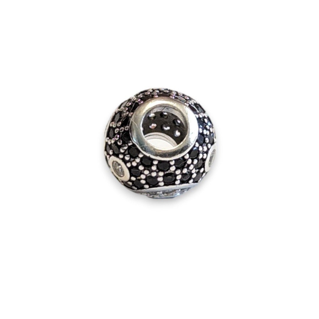 Yin and Yang Bead Charm - Popular trends empire